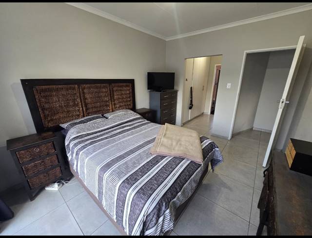 2 BEDROOM TOWNHOUSE TO LET IN THREE RIVERS PROPER